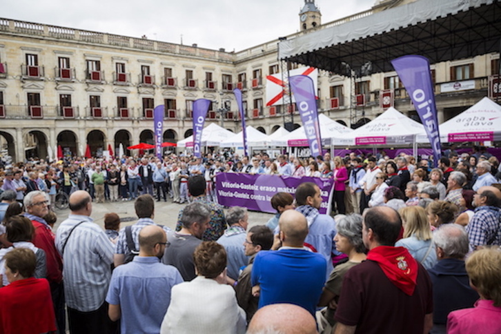 Concentración contra las agresiones sexistas en la Plaza Nueva de Gasteiz. (Endika PORTILLO/FOKU)