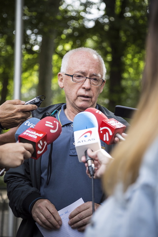Joseba Azkarraga ha atendido a los medios en Gasteiz. (Endika PORTILLO/FOKU)