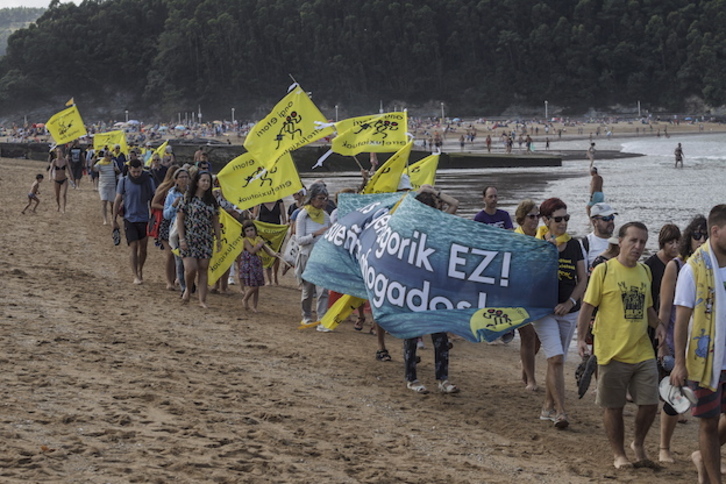La marcha ha sido convocada por Ongi Etorri Errefuxiatuak. (Aritz LOIOLA / FOKU)