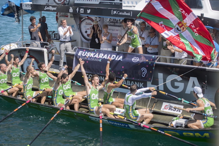 ‘Ama Guadalupekoa’, garaipena ospatzen. (Juan Carlos RUIZ/FOKU))