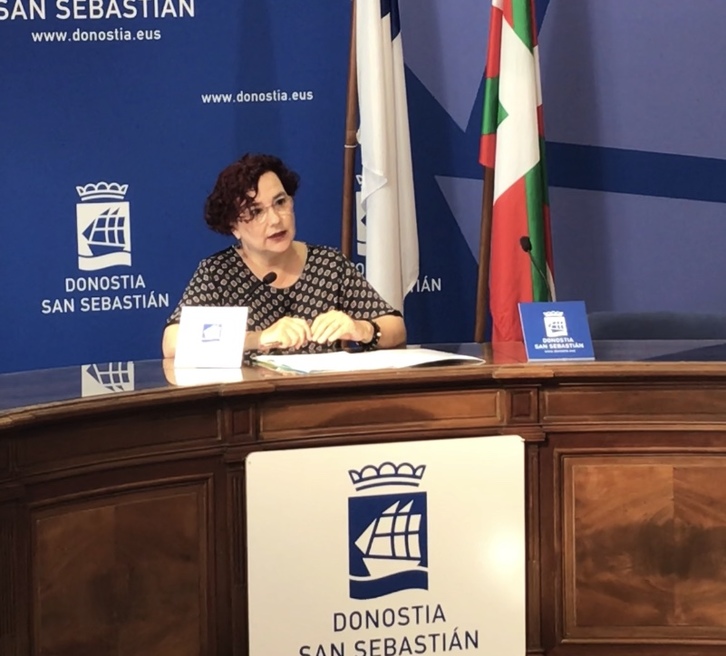 Amaia Almirall EH Bilduko zinegotziak Donostiako Udalak indarkeria matxistaren aurrean egindako lana kritikatu du. (EH Bildu)