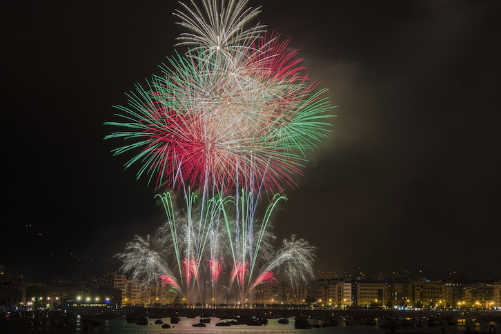Palmeras sobre la bahía de la Concha. (Juan Carlos RUIZ / FOKU)