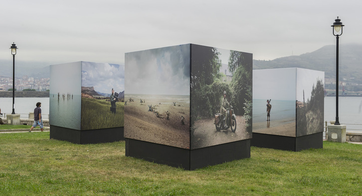 Fotografías expuestas en una anterior edición de Getxophoto. (Monika DEL VALLE / FOKU)