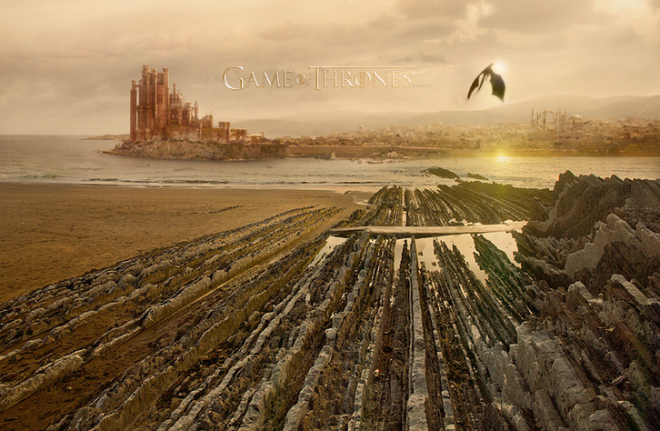 La playa de Itzurun, en Zumaia, convertida en Roca Dragón en la serie Juego de Tronos.