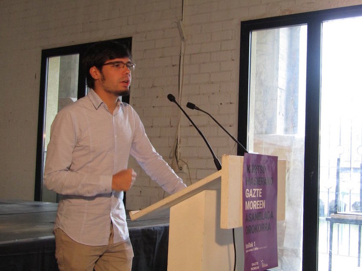 Lander Martínez ha intervenido durante la asamblea de Gazte Moreak. (@PodemosEuskadi_)