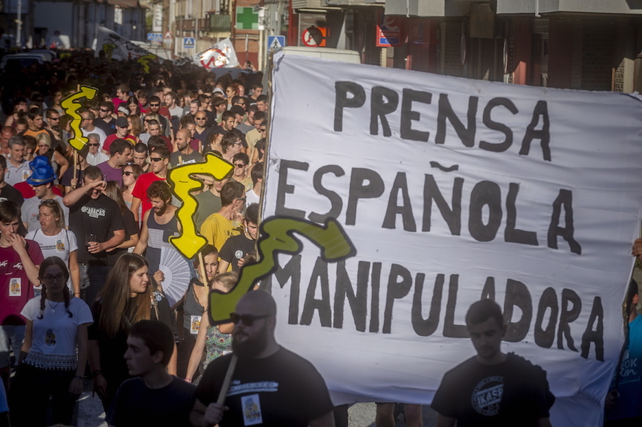 Espainiar hedabideek jokatutako papera ere kritikatu dute. (Jaizki FONTANEDA / FOKU)