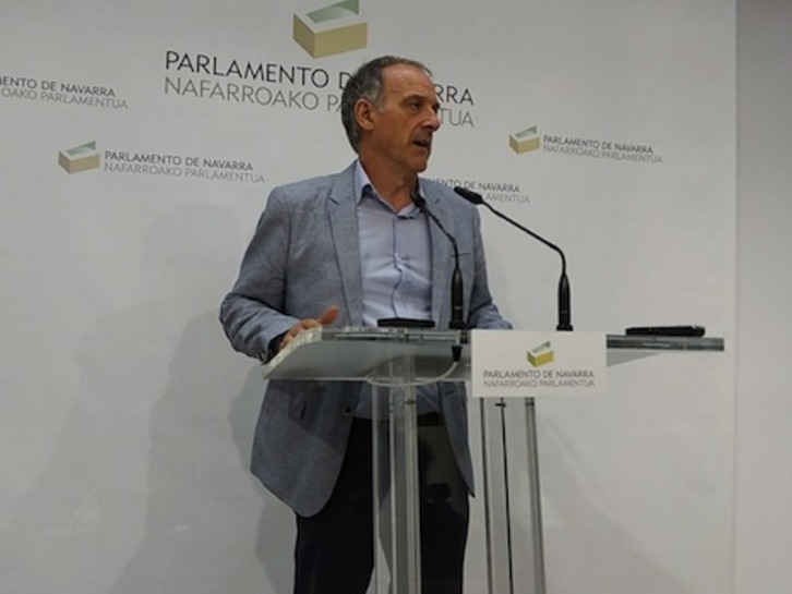 Adolfo Araiz ha criticado la abstención de Podemos-Orain Bai en la enmienda sobre el paso de guardias civiles a Policía Foral. (Aritz INTXUSTA)