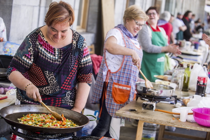 Concurso de paellas en Urduña. (Jaizki FONTANEDA / FOKU)