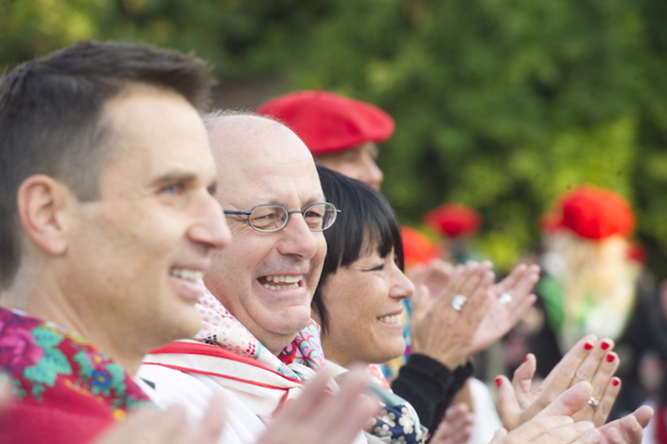 Juan Karlos Izagirre eta Maddalen Iriarte, alarde parekideari babesa adierazi dietenen artean. (Juan Carlos RUIZ/FOKU)