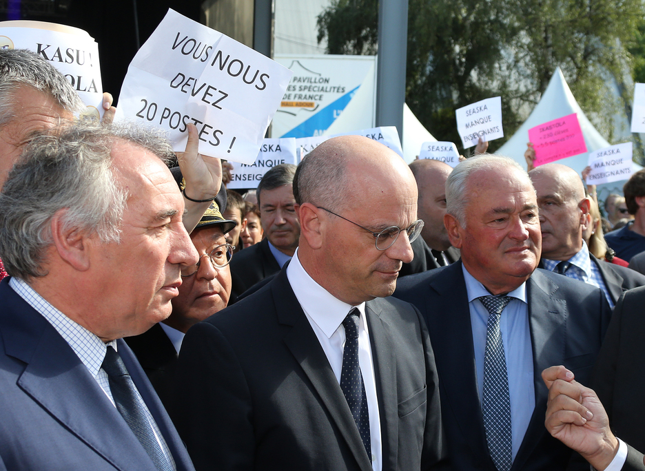 Pauen urte politikoaren abiatzea makatzen duen ekimena izan ohi da Paueko Azokaren estreinaldia, baina aurten, hezkuntzan gaiak gaina hartu du. © Bob EDME