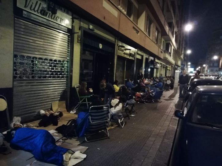 Poza Lizentziadunaren 45 zenbakia gaur Bilbon. (Amaia ETXARRI)