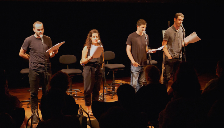 Itu Bandako Jon Gurrutxaga, Alazne Arruti, Paul Beitia eta Martin Bidaur, Victoria Eugenia antzokian eskaini zuten errezitaldian. (Gotzon ARANBURU)