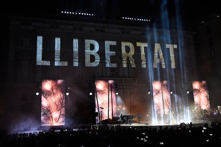 Acto tras la marcha por la libertad de los presos y exiliados. (Josep LAGO / AFP)