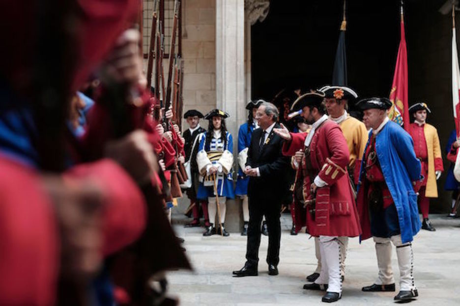 Torra, abriendo las celebraciones de la Diada esta mañana. (Pau BARRENA/AFP) Torra, abriendo las celebraciones de la Diada esta mañana. (Pau BARRENA/AFP)