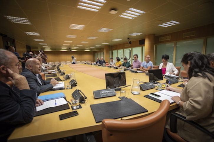 Reunión de la Ponencia de Autogobierno en la Cámara de Gasteiz. (Endika PORTILLO/FOKU)