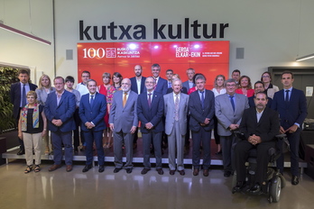 Iñaki Dorronsoro e Iñaki Alkorta, en la presentación del congreso de Eusko Ikaskuntza, con agentes socioeconómicos e institucionales. (Andoni CANELLADA/FOKU)