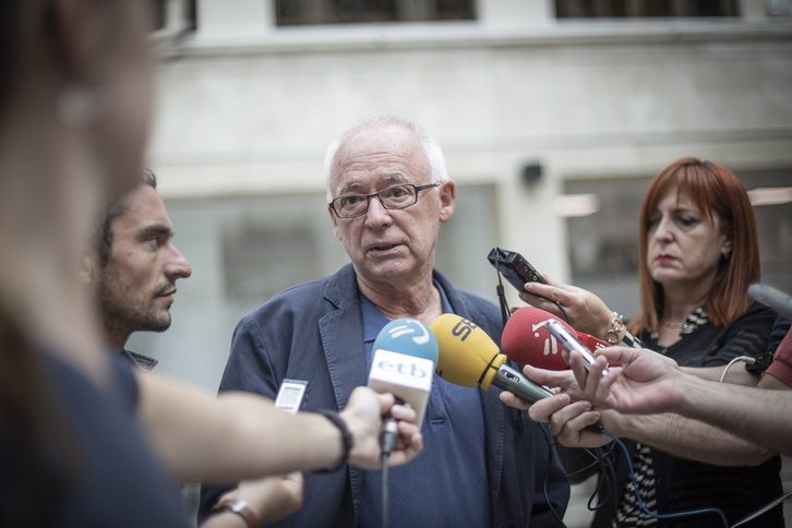 Joseba Azkarraga ha comparecido ante los medios en la sede de Lehendakaritza. (Endika PORTILLO/FOKU)