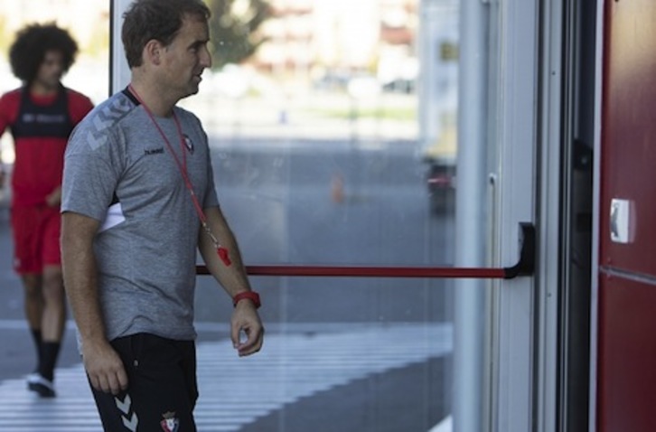 Arrasate, tras un entrenamiento en Taxoare. (OSASUNA)