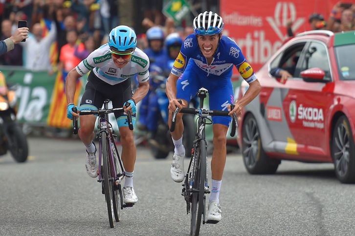Mas se ha impuesto a López en los últimos metros. (ANDER GILLENEA / AFP)