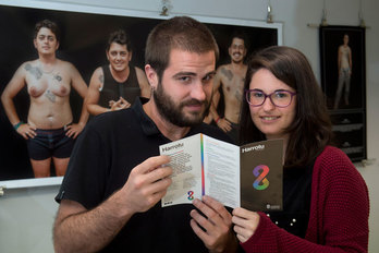 Erika Salvatierra y Ander Iribarren, sexólogos de Harrotu, el centro de atención LGTBI de Iruñea. (Iñigo URIZ/FOKU)