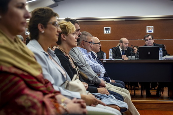Algunos de los acusados del ‘caso De Miguel’, en la sesión de hoy. (Jaizki FONTANEDA/FOKU)