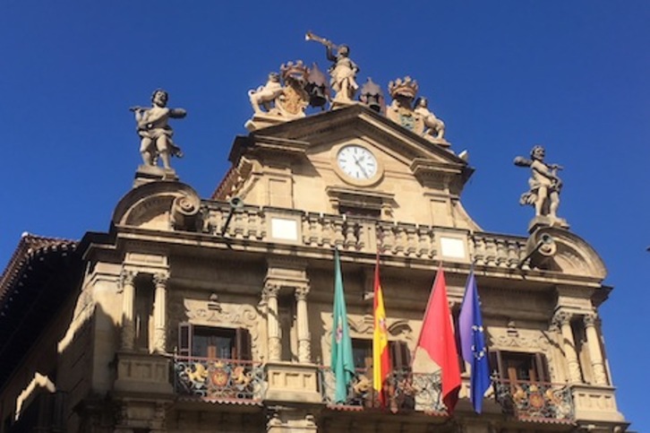 El Ayuntamiento de Iruñea vuelve a congelar tasas y precios públicos para el año 2019.