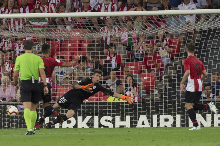 Unai Simón ha jugado los tres primeros partidos de liga como titular en San Mamés. (Monika DEL VALLE / FOKU)