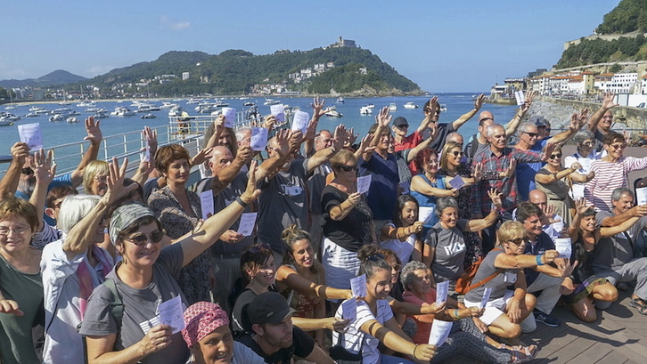 Comparecencia para presentar la pregunta de la consulta popular que se celebrará el 18 de noviembre. (Andoni CANELLADA/FOKU)