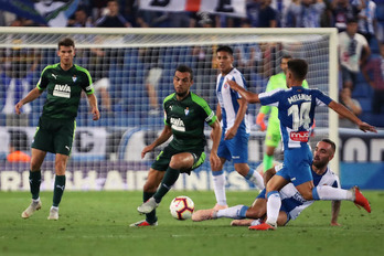 Un lance del partido entre Espanyol y Eibar. (LA OTRA FOTO)