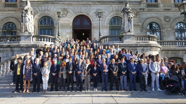 Concentración realizada en las escalinatas del Ayuntamiento. (@bilbao_udala)