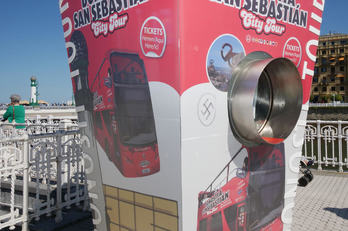 Donostiako erdigunean ageri da esbastika. Gotzon ARANBURU