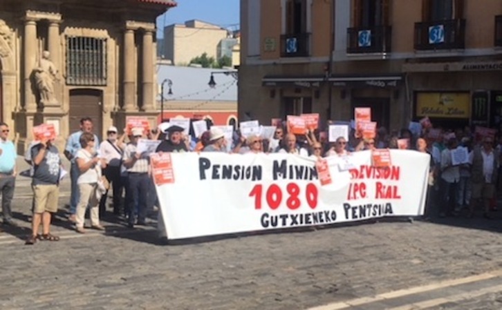 Concentración en Iruñea para solicitar pensiones dignas.