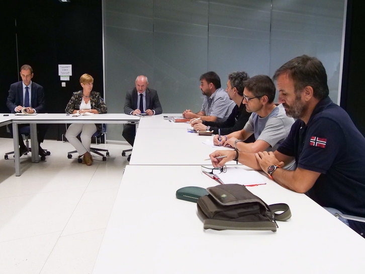 Arantxa Tapia, en una reunión anterior con el comité de La Naval. (Monika DEL VALLE/FOKU)