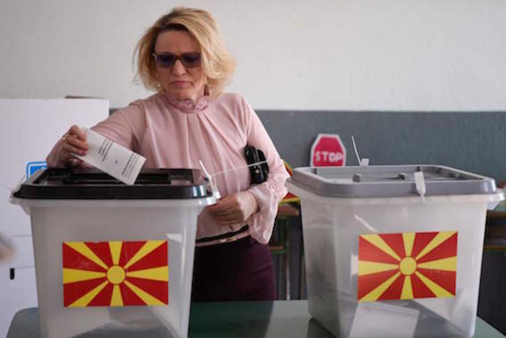 Apenas se han acercado a las urnas el 35% de los macedonios. (Armend NIMANI/AFP)