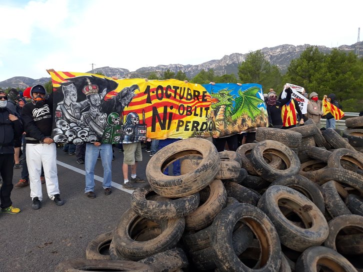 Corte de carretera de los CDR. (@CDRCatOficial)