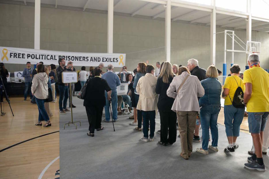  Los ciudadanos también han tenido hoy ocasión para votar. Josep LAGO/ AFP