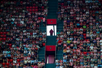 Gradas de San Mamés en el partido ante el Villarreal. (Luis JAUREGIALTZO / FOKU)