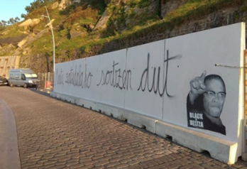 Donostiako Paseo Berrian aurki daitekeen esaldia.