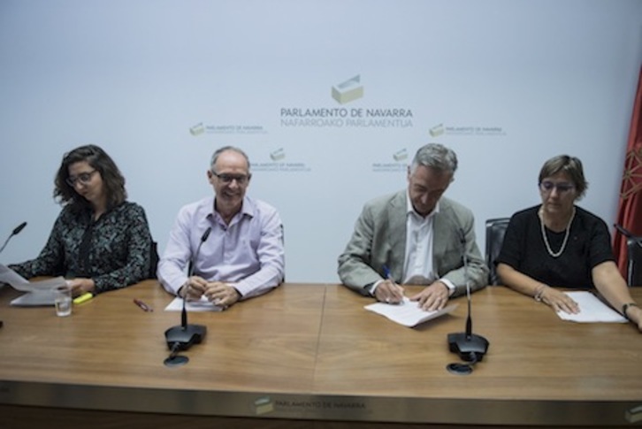 Representantes del cuatripartito, en su comparecencia ante los medios. (Jagoba MANTEROLA/FOKU)