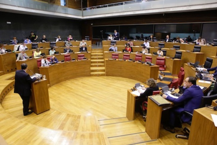 La Cámara navarra ha aprobado la ley de inversiones sostenibles sin respuesta de Madrid. (PARLAMENTO DE NAFARROA)