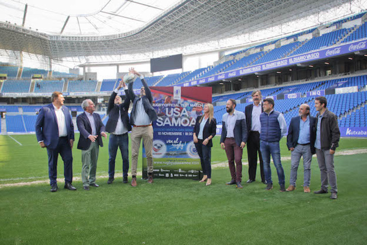 Ambiente distendido en la presentación del choque entre EEUU y Samoa. 