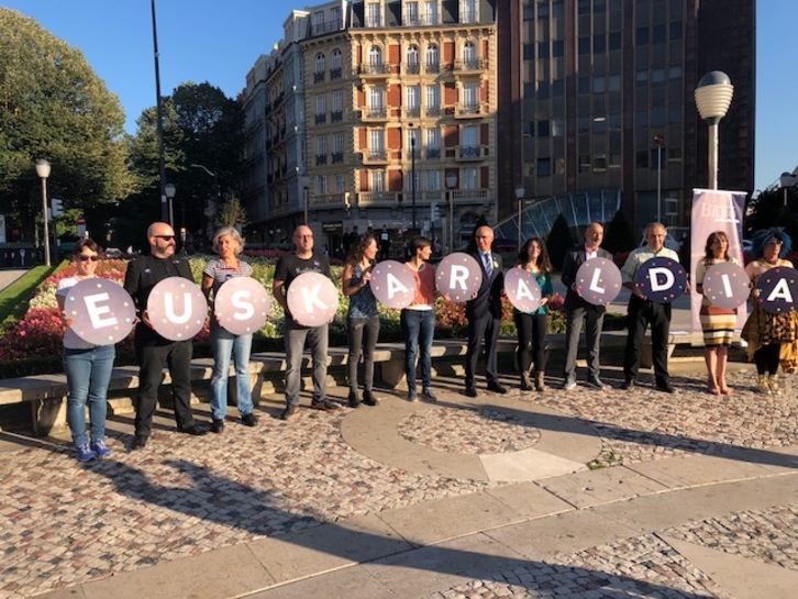 Euskaraldiaren aurkezpena plaza Eliptikoan.