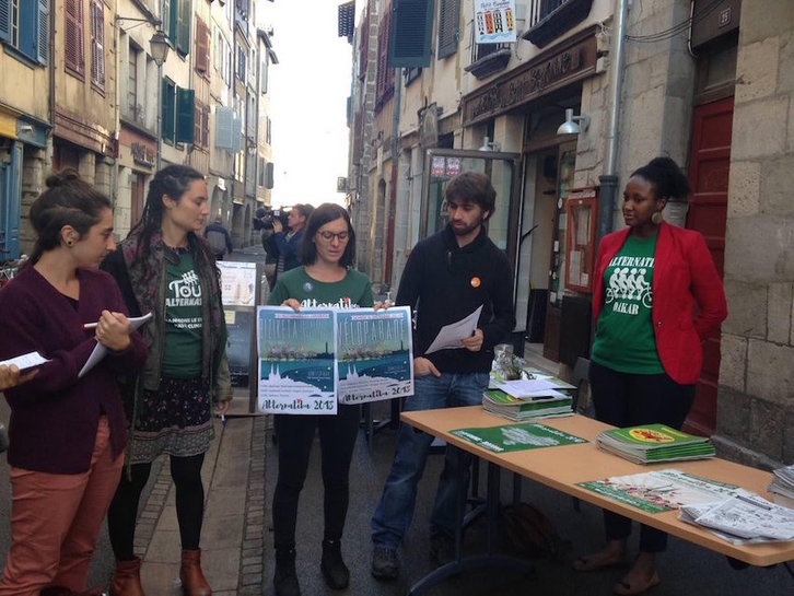 Alternatiba 2018ren aurkezpena gaur goizean egin dute Baionan. (@bizimugi)