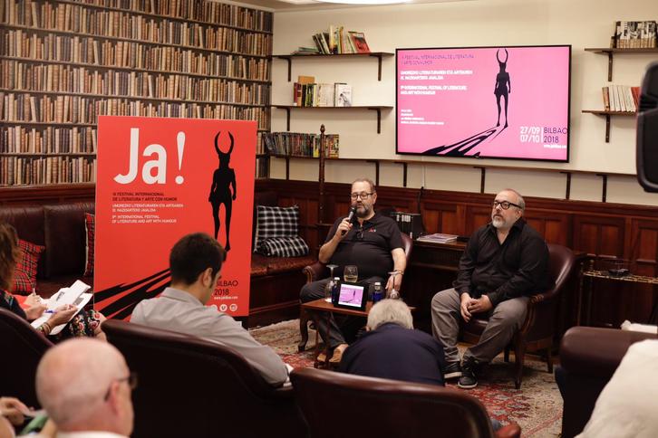 Juan Bas, director del festival Ja! Bilbao, y Alex de la Iglesia. (@jabilbaofest)