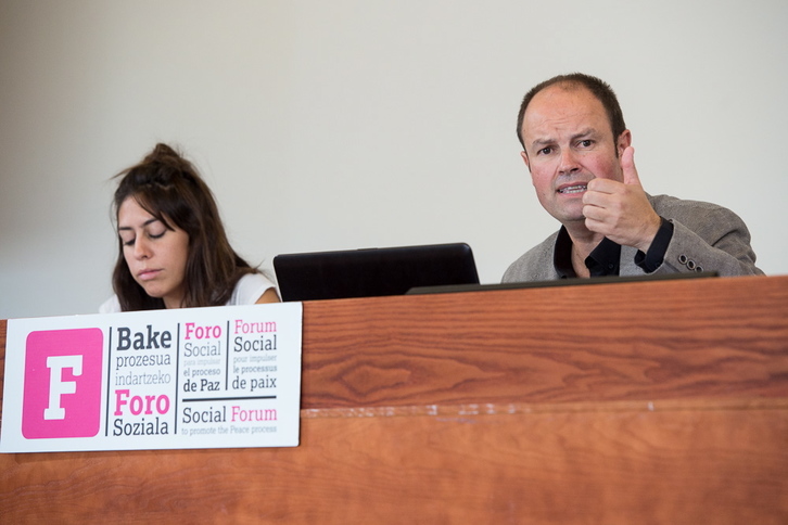 Amaia Álvarez y Jon Mirena Landa, durante la segunda jornada del V. Foro Social. (Monika DEL VALLE / FOKU)
