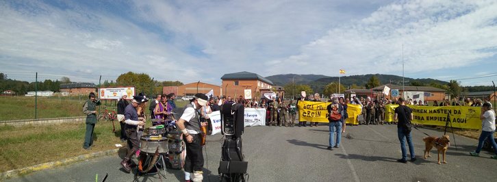 La marcha ante el cuartel de Soietxe. (@Erre_K_Erre)