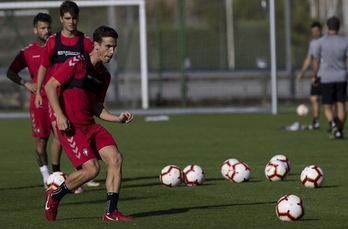Íñigo Pérez sufre una artritis traumática en el primer dedo del pie derecho. (OSASUNA)