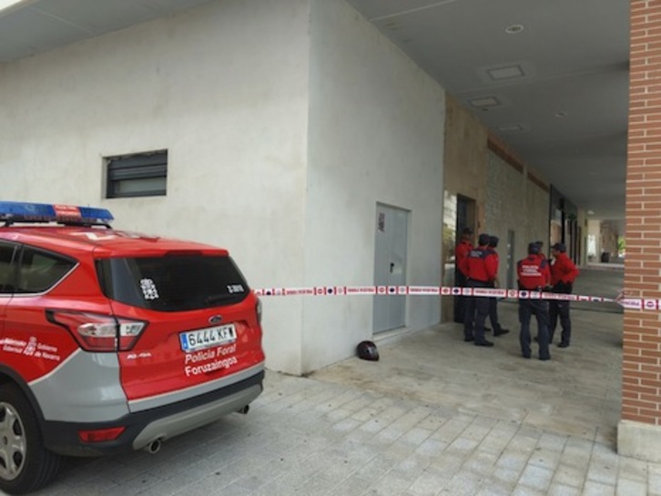 Imagen del lugar en el que han sido localizados los cadáveres de los dos hombres tiroteados. (Aritz INTXUSTA)