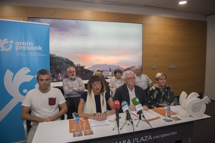 Sarek presoen zigor batuketaren inguruan agerraldia egin zuen Donostian. (Juan Carlos RUIZ/FOKU)