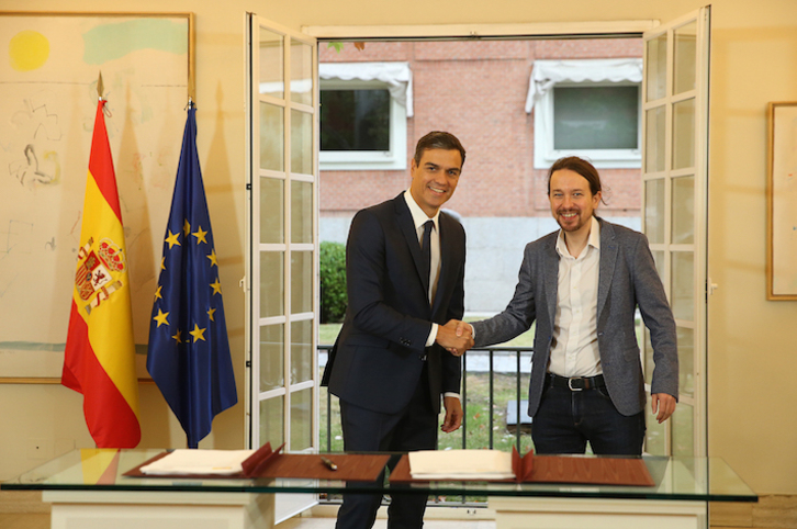 Pedro Sánchez y Pablo Iglesias han rubricado en el Palacio de la Moncloa el acuerdo sobre las cuentas. (Fernando CALVO/POOL MONCLOA)